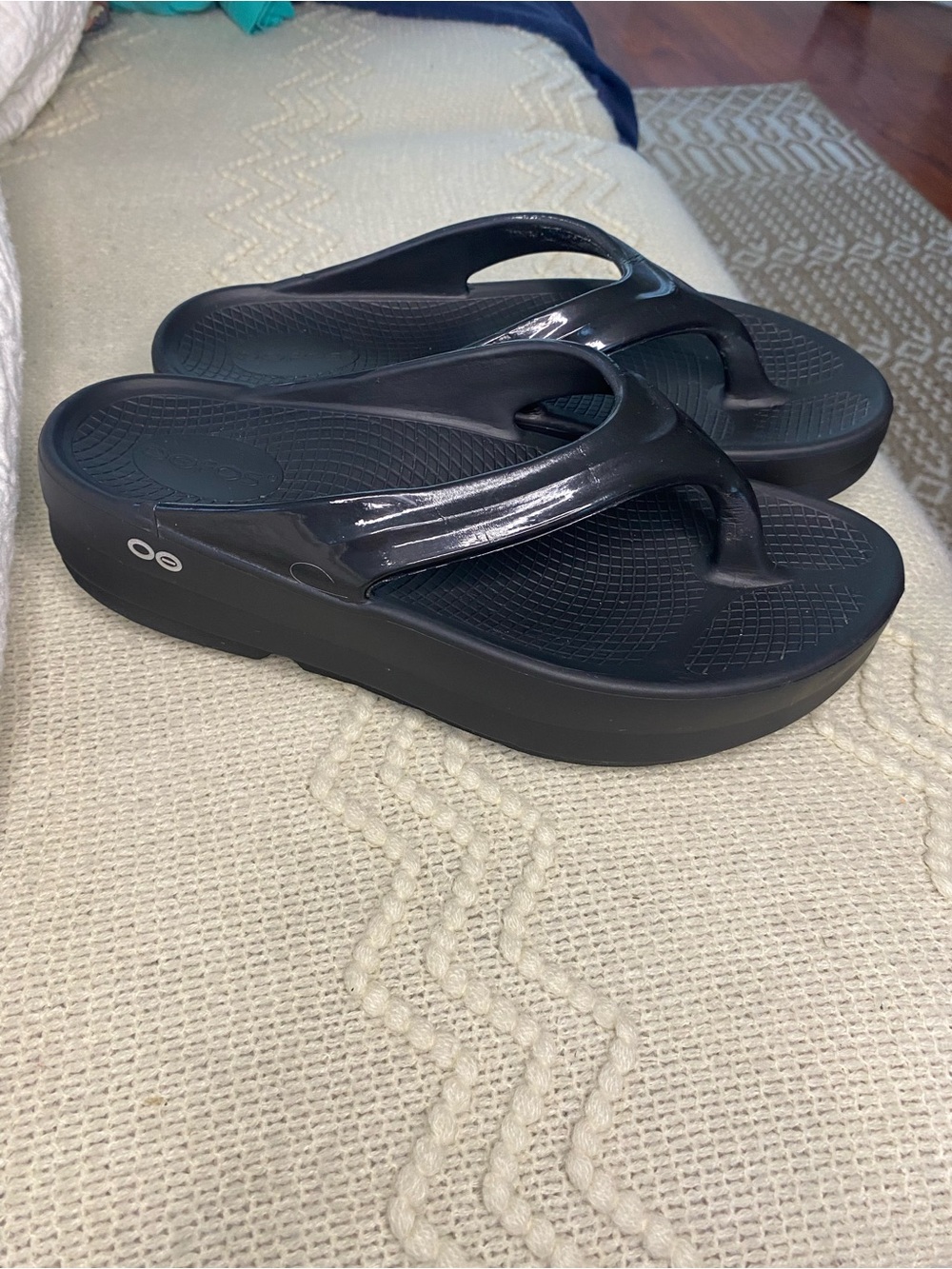 Oofos Oolala Recovery Black Platform Flip Flop Sandals For Women